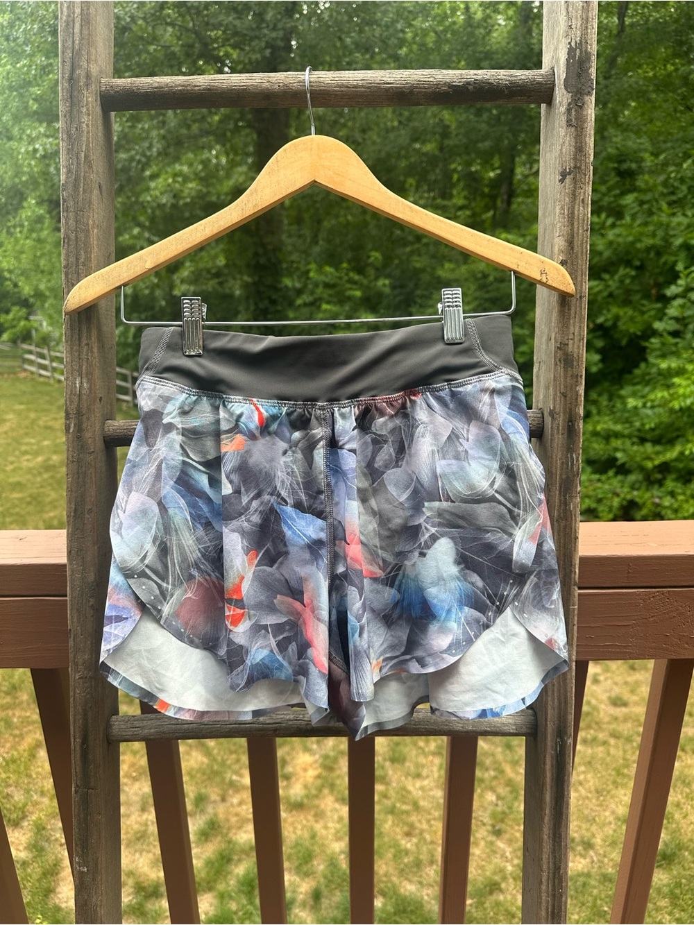 Lululemon Gray Waistband Multicolor Vintage Abstract Print Athletic Shorts